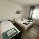 Juricev *